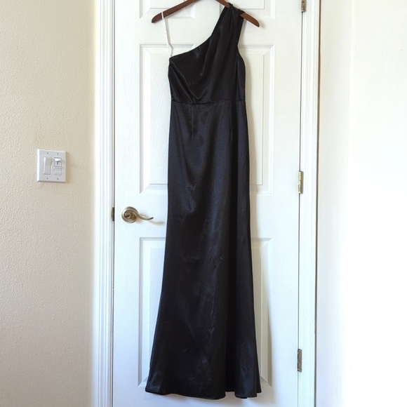Lulu's On the Guest List Satin One-Shoulder Formal A-Line Maxi Dress Black Small - Picture 1 of 16